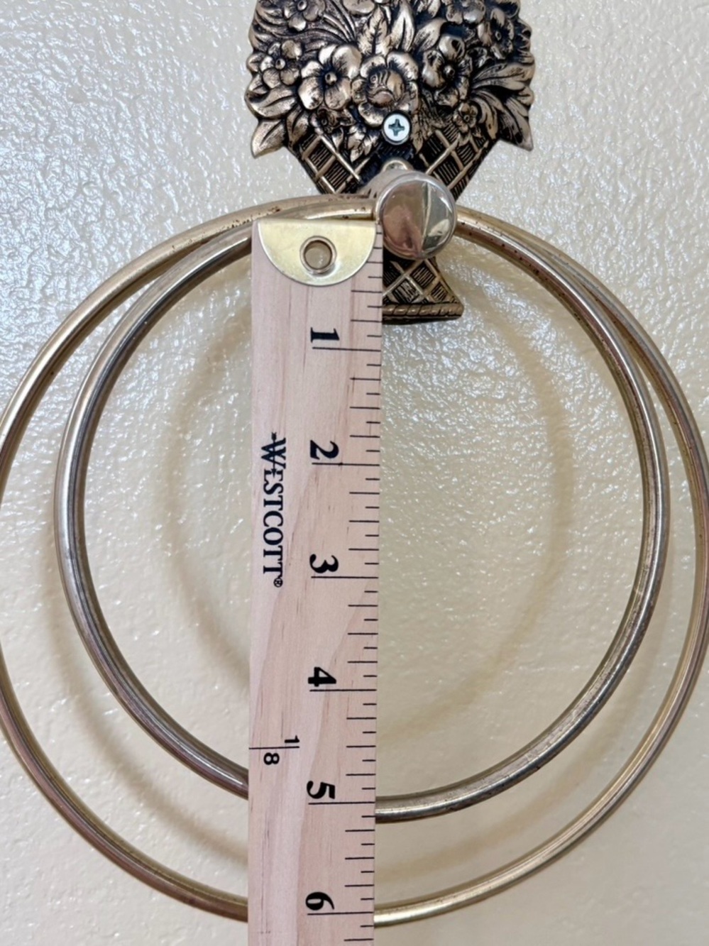 Vintage Brass Floral Basket Double Towel Ring Wall Mount Hollywood Regency - Picture 7 of 9
